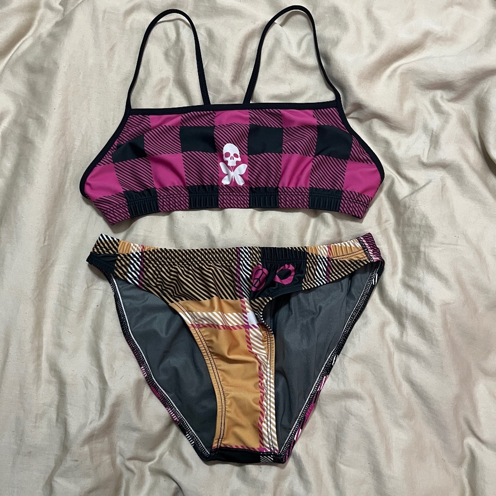 Betty Designs swimwear for Triathlon, volleyball, water sports, paddle boarding